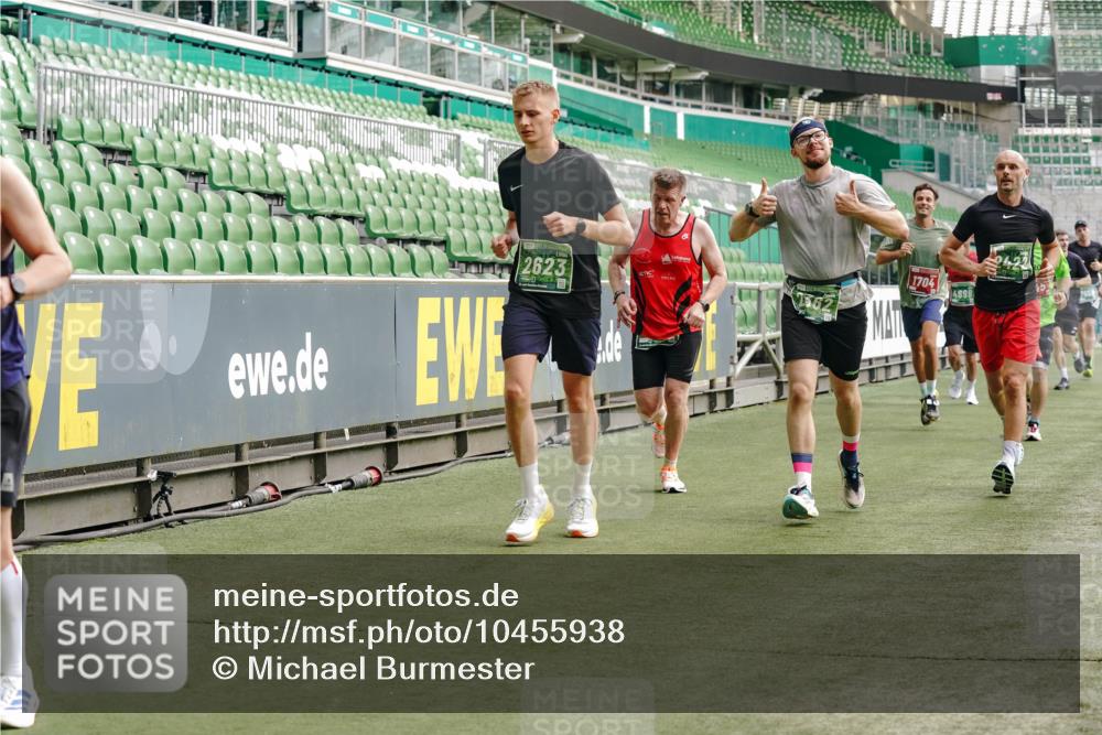 13.09.2026 - 21. swb-Marathon Bremen Michael Burmester http://msf.ph/oto/10455938 13.09.2026 12:53:16 Laufen im Stadion 102, 107, 145, 235, 313, 376, 472, 541, 560, 615, 616, 675, 683, 696, 740, 755, 792, 816, 827, 863, 982, 985, 987, 1033, 1056, 1076, 1207, 1232, 1252, 1297, 1419, 1433, 1445, 1468, 1492, 1528, 1542, 1551, 1646, 1664, 1704, 1707, 1814, 1955, 2007, 2008, 2043, 2055, 2203, 2280, 2350, 2362, 2401, 2422, 2454, 2480, 2498, 2499, 2623, 2701, 2767, 2820, 2847, 2858, 2882, 2971, 2997, 3085, 3149, 3236, 3336, 3362, 3413, 3448, 3566, 3830, 3899, 3988, 4283, 4475, 4573, 4605, 5152 meine-sportfotos.de