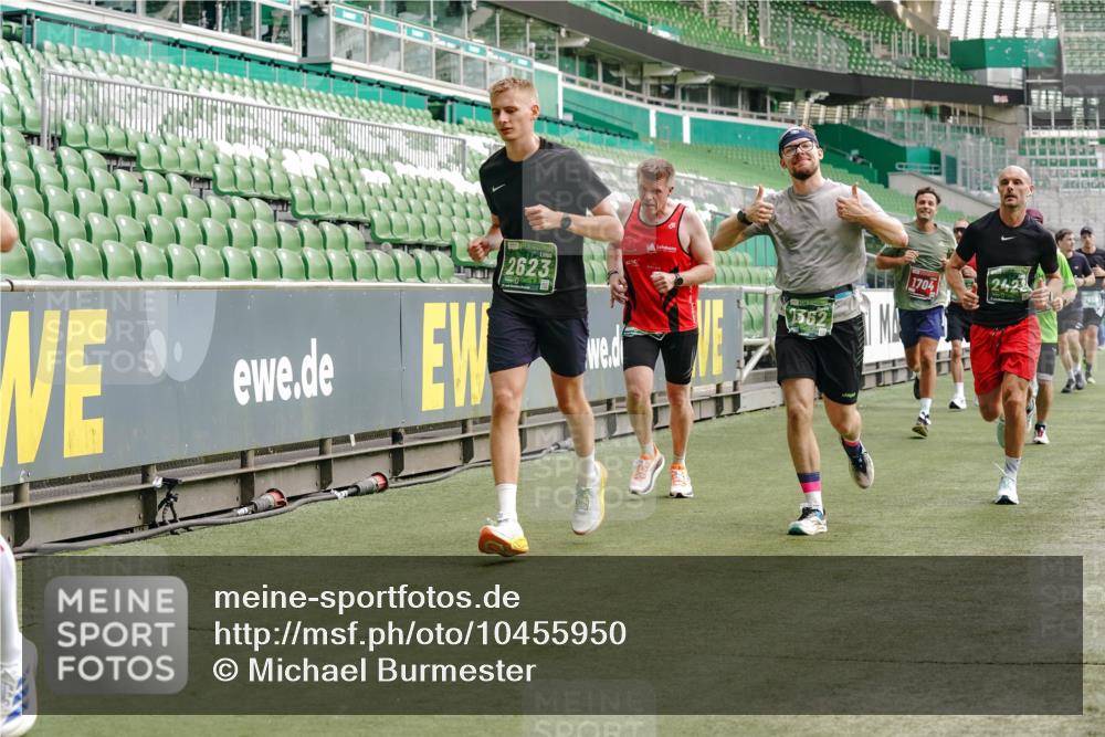 13.09.2026 - 21. swb-Marathon Bremen Michael Burmester http://msf.ph/oto/10455950 13.09.2026 12:53:16 Laufen im Stadion 102, 107, 145, 235, 313, 376, 472, 541, 560, 615, 616, 675, 683, 696, 740, 755, 792, 816, 827, 863, 982, 985, 987, 1033, 1056, 1076, 1207, 1232, 1252, 1297, 1419, 1433, 1445, 1468, 1492, 1528, 1542, 1551, 1646, 1664, 1704, 1707, 1814, 1955, 2007, 2008, 2043, 2055, 2203, 2280, 2350, 2362, 2401, 2422, 2454, 2480, 2498, 2499, 2623, 2701, 2767, 2820, 2847, 2858, 2882, 2971, 2997, 3085, 3149, 3236, 3336, 3362, 3413, 3448, 3566, 3830, 3899, 3988, 4283, 4475, 4573, 4605, 5152 meine-sportfotos.de
