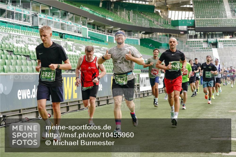 13.09.2026 - 21. swb-Marathon Bremen Michael Burmester http://msf.ph/oto/10455960 13.09.2026 12:53:16 Laufen im Stadion 102, 107, 145, 235, 313, 376, 472, 541, 560, 615, 616, 675, 683, 696, 740, 755, 792, 816, 827, 863, 982, 985, 987, 1033, 1056, 1076, 1207, 1232, 1252, 1297, 1419, 1433, 1445, 1468, 1492, 1528, 1542, 1551, 1646, 1664, 1704, 1707, 1814, 1955, 2007, 2008, 2043, 2055, 2203, 2280, 2350, 2362, 2401, 2422, 2454, 2480, 2498, 2499, 2623, 2701, 2767, 2820, 2847, 2858, 2882, 2971, 2997, 3085, 3149, 3236, 3336, 3362, 3413, 3448, 3566, 3830, 3899, 3988, 4283, 4475, 4573, 4605, 5152 meine-sportfotos.de