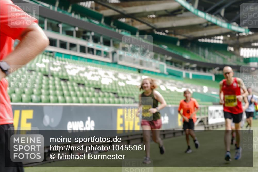 13.09.2026 - 21. swb-Marathon Bremen Michael Burmester http://msf.ph/oto/10455961 13.09.2026 10:32:58 Laufen im Stadion 10018, 10067, 10078, 10166, 10184, 10203, 10211, 10226, 10236, 10243, 10246, 10249, 10255, 10256, 10297, 10300, 10322, 10365, 10372, 10374, 10379, 10383, 10394, 10408, 10410, 10423, 10428, 10443, 10486, 10494, 10503, 10517, 10518, 10529, 10530, 10540, 10543, 10550, 10565, 10578, 10608, 10631, 10646, 10670, 10673, 10675, 10687, 10690, 10703, 10704, 10707, 10721, 10725, 10728, 10745, 10749, 10750, 10771, 10787, 10788, 10794, 10809 meine-sportfotos.de