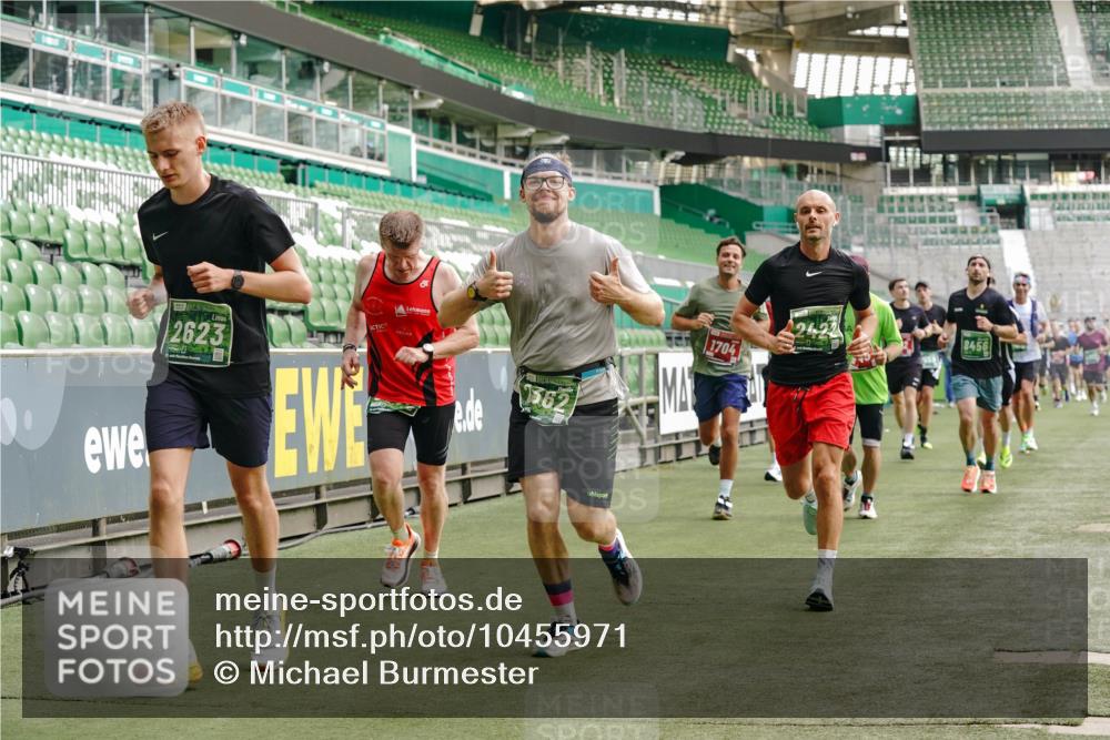 13.09.2026 - 21. swb-Marathon Bremen Michael Burmester http://msf.ph/oto/10455971 13.09.2026 12:53:17 Laufen im Stadion 102, 107, 145, 235, 313, 376, 472, 541, 560, 615, 616, 675, 683, 696, 740, 755, 792, 816, 827, 863, 982, 985, 987, 1033, 1056, 1076, 1207, 1232, 1252, 1297, 1419, 1433, 1445, 1468, 1492, 1528, 1542, 1551, 1646, 1664, 1704, 1707, 1814, 1955, 2007, 2008, 2043, 2055, 2203, 2280, 2350, 2362, 2401, 2422, 2454, 2480, 2498, 2499, 2623, 2701, 2767, 2820, 2847, 2858, 2882, 2971, 2997, 3085, 3149, 3236, 3336, 3362, 3413, 3448, 3566, 3830, 3899, 3988, 4283, 4475, 4573, 4605, 5152 meine-sportfotos.de