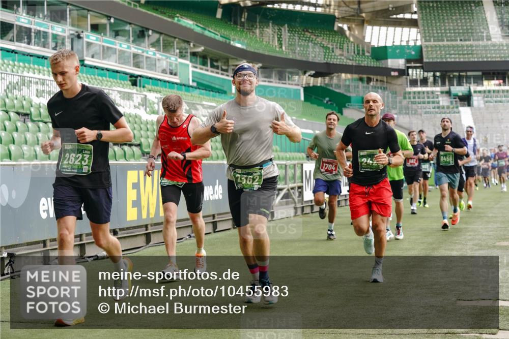 13.09.2026 - 21. swb-Marathon Bremen Michael Burmester http://msf.ph/oto/10455983 13.09.2026 12:53:17 Laufen im Stadion 102, 107, 145, 235, 313, 376, 472, 541, 560, 615, 616, 675, 683, 696, 740, 755, 792, 816, 827, 863, 982, 985, 987, 1033, 1056, 1076, 1207, 1232, 1252, 1297, 1419, 1433, 1445, 1468, 1492, 1528, 1542, 1551, 1646, 1664, 1704, 1707, 1814, 1955, 2007, 2008, 2043, 2055, 2203, 2280, 2350, 2362, 2401, 2422, 2454, 2480, 2498, 2499, 2623, 2701, 2767, 2820, 2847, 2858, 2882, 2971, 2997, 3085, 3149, 3236, 3336, 3362, 3413, 3448, 3566, 3830, 3899, 3988, 4283, 4475, 4573, 4605, 5152 meine-sportfotos.de