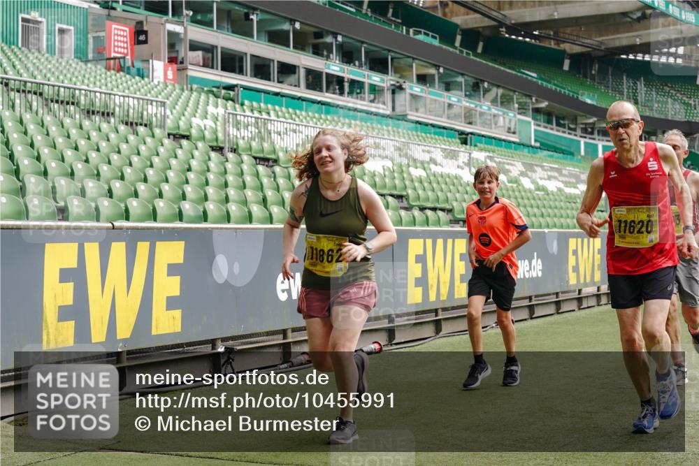 13.09.2026 - 21. swb-Marathon Bremen Michael Burmester http://msf.ph/oto/10455991 13.09.2026 10:32:59 Laufen im Stadion 10018, 10067, 10078, 10166, 10184, 10203, 10211, 10226, 10236, 10243, 10246, 10249, 10255, 10256, 10297, 10300, 10322, 10365, 10372, 10374, 10379, 10383, 10394, 10408, 10410, 10423, 10428, 10443, 10486, 10494, 10503, 10517, 10518, 10529, 10530, 10540, 10543, 10550, 10565, 10578, 10608, 10631, 10646, 10670, 10673, 10675, 10687, 10690, 10703, 10704, 10707, 10721, 10725, 10728, 10745, 10749, 10750, 10771, 10787, 10788, 10794, 10809 meine-sportfotos.de