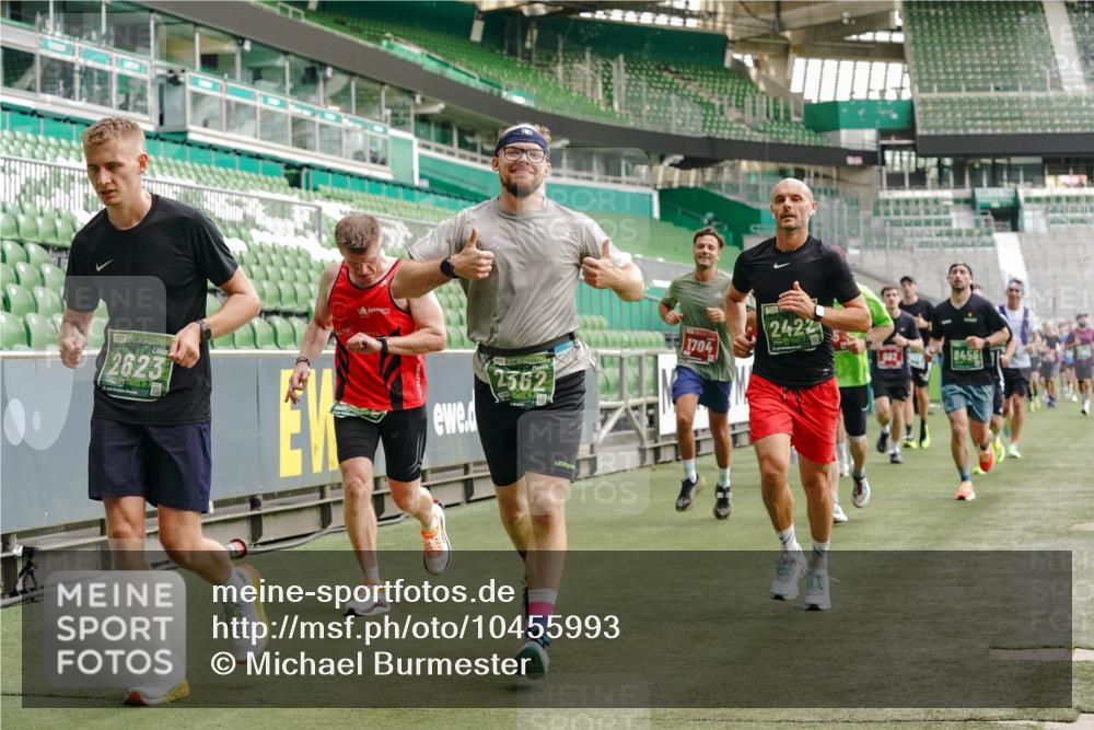 13.09.2026 - 21. swb-Marathon Bremen Michael Burmester http://msf.ph/oto/10455993 13.09.2026 12:53:17 Laufen im Stadion 102, 107, 145, 235, 313, 376, 472, 541, 560, 615, 616, 675, 683, 696, 740, 755, 792, 816, 827, 863, 982, 985, 987, 1033, 1056, 1076, 1207, 1232, 1252, 1297, 1419, 1433, 1445, 1468, 1492, 1528, 1542, 1551, 1646, 1664, 1704, 1707, 1814, 1955, 2007, 2008, 2043, 2055, 2203, 2280, 2350, 2362, 2401, 2422, 2454, 2480, 2498, 2499, 2623, 2701, 2767, 2820, 2847, 2858, 2882, 2971, 2997, 3085, 3149, 3236, 3336, 3362, 3413, 3448, 3566, 3830, 3899, 3988, 4283, 4475, 4573, 4605, 5152 meine-sportfotos.de