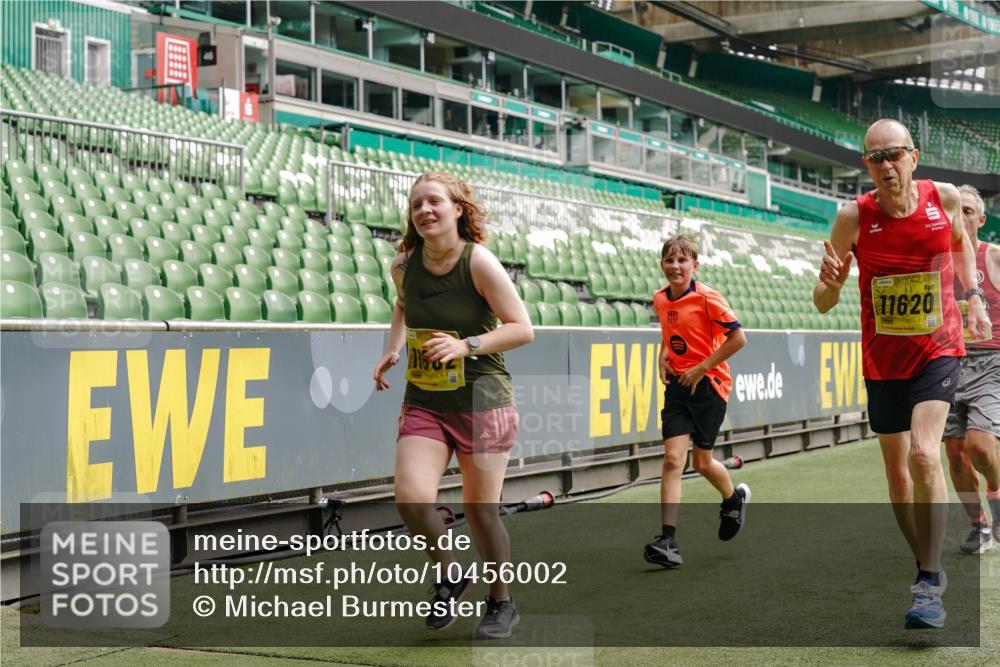 13.09.2026 - 21. swb-Marathon Bremen Michael Burmester http://msf.ph/oto/10456002 13.09.2026 10:32:59 Laufen im Stadion 10018, 10067, 10078, 10166, 10184, 10203, 10211, 10226, 10236, 10243, 10246, 10249, 10255, 10256, 10297, 10300, 10322, 10365, 10372, 10374, 10379, 10383, 10394, 10408, 10410, 10423, 10428, 10443, 10486, 10494, 10503, 10517, 10518, 10529, 10530, 10540, 10543, 10550, 10565, 10578, 10608, 10631, 10646, 10670, 10673, 10675, 10687, 10690, 10703, 10704, 10707, 10721, 10725, 10728, 10745, 10749, 10750, 10771, 10787, 10788, 10794, 10809 meine-sportfotos.de