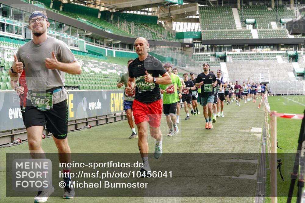 13.09.2026 - 21. swb-Marathon Bremen Michael Burmester http://msf.ph/oto/10456041 13.09.2026 12:53:18 Laufen im Stadion 102, 107, 145, 235, 313, 376, 472, 541, 560, 615, 616, 675, 683, 696, 740, 755, 792, 816, 827, 863, 982, 985, 987, 1033, 1056, 1076, 1207, 1232, 1252, 1297, 1419, 1433, 1445, 1468, 1492, 1528, 1542, 1551, 1646, 1664, 1704, 1707, 1814, 1955, 2007, 2008, 2043, 2055, 2203, 2280, 2350, 2362, 2401, 2422, 2454, 2480, 2498, 2499, 2623, 2701, 2767, 2820, 2847, 2858, 2882, 2913, 2971, 2997, 3085, 3149, 3236, 3336, 3362, 3413, 3448, 3566, 3830, 3899, 3988, 4283, 4475, 4573, 4605, 5152 meine-sportfotos.de