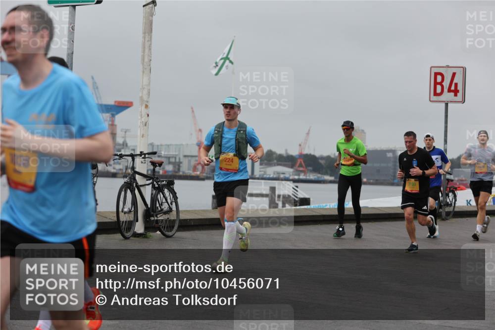 13.09.2026 - Kiel Lauf Andreas Tolksdorf http://msf.ph/oto/10456071 13.09.2026 11:56:43 Kiellinie 1038, 224, 10412, 3193, 4, 7878 meine-sportfotos.de