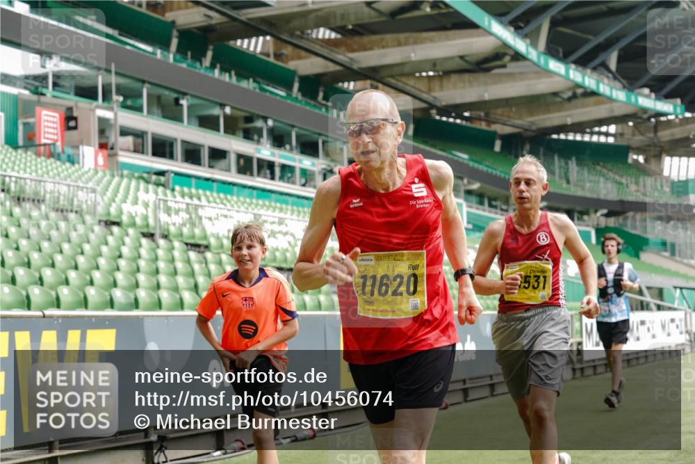 13.09.2026 - 21. swb-Marathon Bremen Michael Burmester http://msf.ph/oto/10456074 13.09.2026 10:33:00 Laufen im Stadion 10018, 10067, 10078, 10166, 10184, 10203, 10211, 10226, 10236, 10243, 10246, 10249, 10255, 10256, 10297, 10300, 10322, 10365, 10372, 10374, 10379, 10383, 10394, 10408, 10410, 10423, 10428, 10443, 10486, 10494, 10503, 10517, 10518, 10529, 10530, 10540, 10543, 10550, 10565, 10578, 10608, 10631, 10646, 10670, 10673, 10675, 10687, 10690, 10703, 10704, 10707, 10721, 10725, 10728, 10745, 10749, 10750, 10771, 10787, 10788, 10794, 10809 meine-sportfotos.de