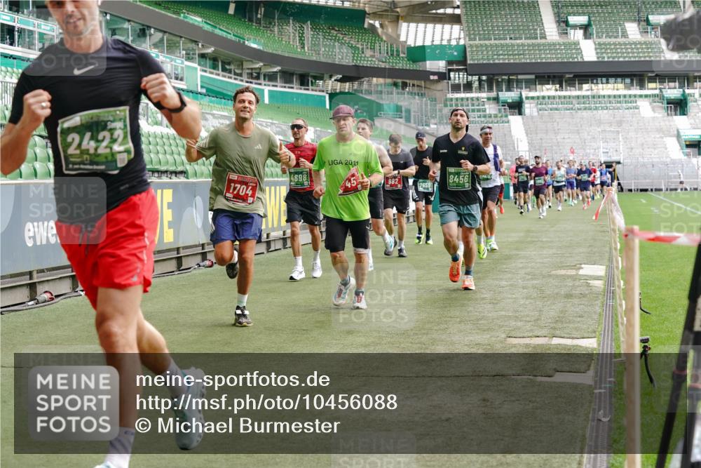 13.09.2026 - 21. swb-Marathon Bremen Michael Burmester http://msf.ph/oto/10456088 13.09.2026 12:53:19 Laufen im Stadion 102, 107, 145, 235, 313, 376, 472, 541, 560, 615, 616, 675, 683, 696, 740, 755, 792, 816, 827, 863, 982, 985, 987, 1033, 1056, 1076, 1207, 1232, 1252, 1297, 1419, 1433, 1445, 1468, 1492, 1528, 1542, 1551, 1646, 1664, 1704, 1707, 1814, 1955, 2007, 2008, 2043, 2055, 2203, 2280, 2350, 2362, 2401, 2422, 2454, 2480, 2498, 2499, 2623, 2701, 2767, 2820, 2847, 2858, 2882, 2913, 2971, 2997, 3085, 3149, 3236, 3336, 3362, 3413, 3448, 3566, 3830, 3899, 3988, 4283, 4475, 4573, 4605, 5152 meine-sportfotos.de