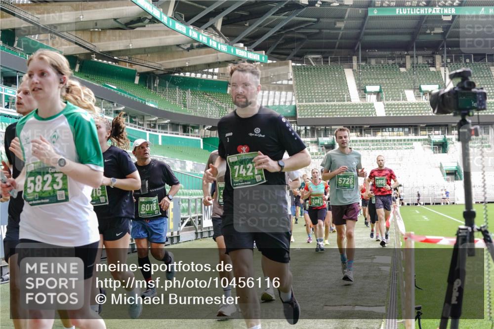 13.09.2026 - 21. swb-Marathon Bremen Michael Burmester http://msf.ph/oto/10456116 13.09.2026 13:11:10 Laufen im Stadion 164, 265, 373, 448, 581, 703, 843, 869, 984, 1113, 1180, 1435, 1738, 1849, 1851, 1855, 1867, 1894, 1936, 1952, 1967, 2202, 2232, 2248, 2268, 2281, 2284, 2299, 2330, 2333, 2339, 2342, 2353, 2375, 2426, 2432, 2443, 2530, 2531, 2553, 2573, 2589, 2654, 2659, 2669, 2673, 2682, 2714, 2717, 2784, 2785, 2804, 2819, 2822, 2836, 2850, 2907, 2920, 2932, 2976, 3026, 3027, 3063, 3079, 3082, 3086, 3089, 3122, 3159, 3174, 3207, 3208, 3291, 3328, 3349, 3352, 3370, 3409, 3410, 3470, 3549, 551 meine-sportfotos.de