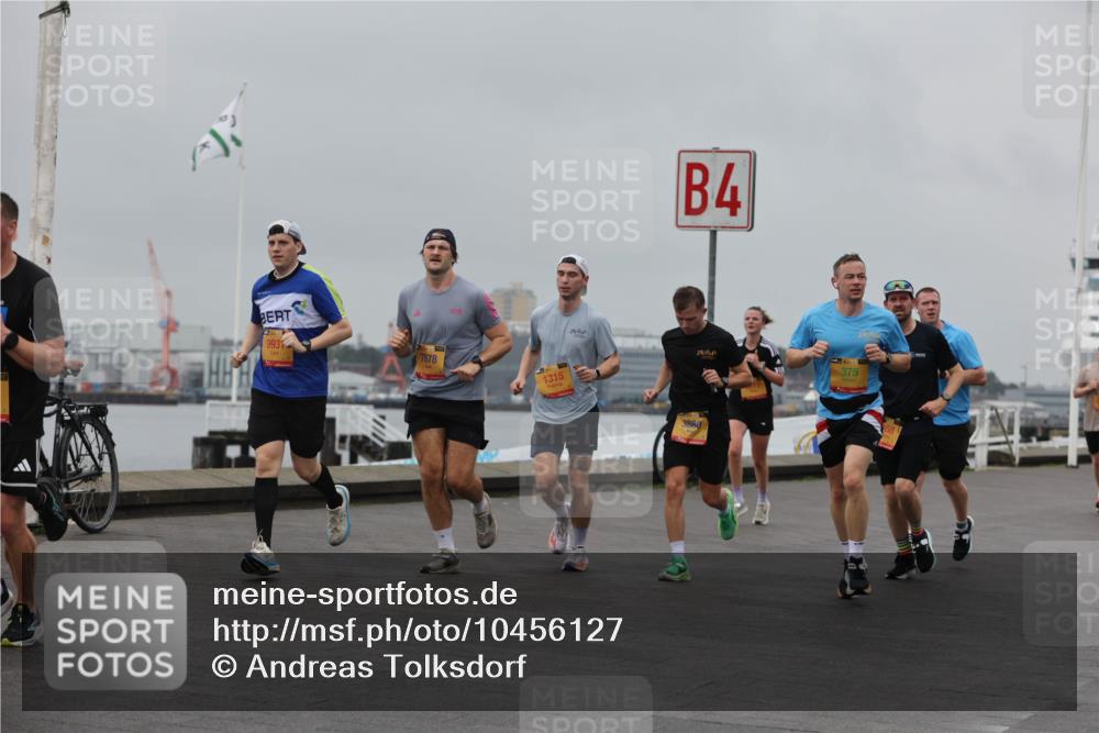 13.09.2026 - Kiel Lauf Andreas Tolksdorf http://msf.ph/oto/10456127 13.09.2026 11:56:45 Kiellinie 993, 7878, 1315, 4, 3880, 375 meine-sportfotos.de