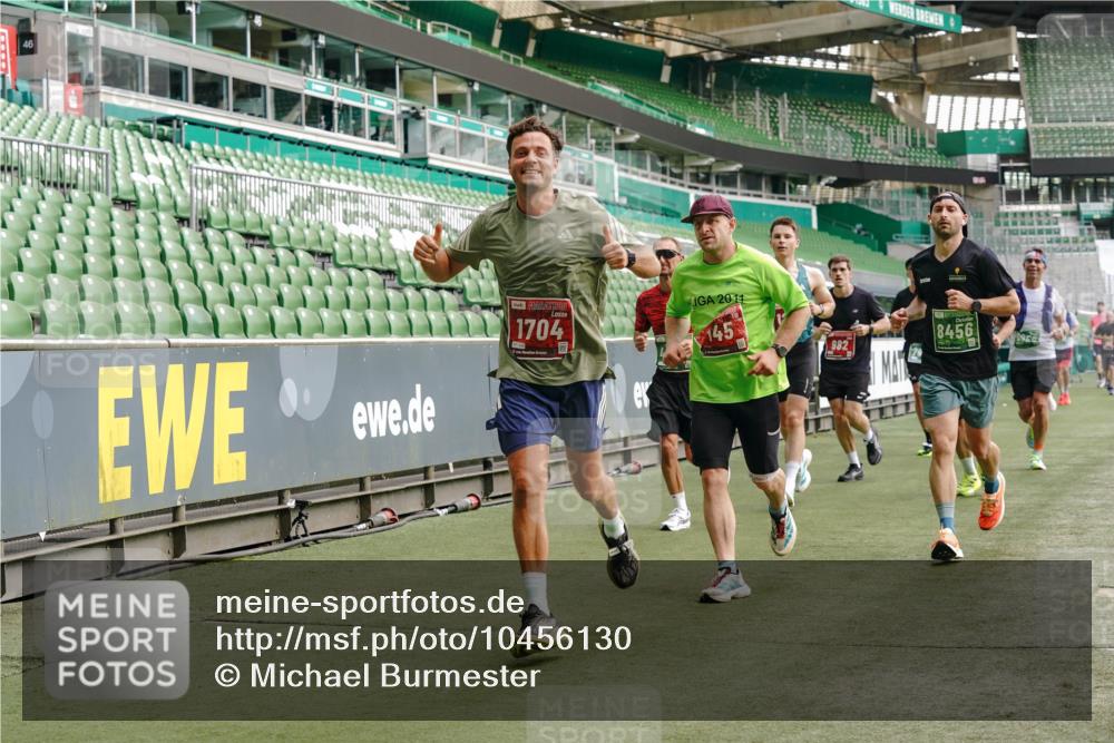 13.09.2026 - 21. swb-Marathon Bremen Michael Burmester http://msf.ph/oto/10456130 13.09.2026 12:53:20 Laufen im Stadion 102, 107, 145, 235, 313, 376, 472, 541, 560, 615, 616, 675, 683, 696, 740, 755, 792, 816, 827, 863, 982, 985, 987, 1033, 1056, 1076, 1207, 1232, 1252, 1297, 1419, 1433, 1445, 1468, 1492, 1528, 1542, 1551, 1646, 1664, 1704, 1707, 1814, 1955, 2007, 2008, 2043, 2055, 2203, 2280, 2350, 2362, 2401, 2422, 2454, 2480, 2498, 2499, 2623, 2701, 2767, 2820, 2858, 2882, 2913, 2971, 2997, 3085, 3149, 3236, 3336, 3362, 3413, 3448, 3566, 3830, 3899, 3988, 4283, 4475, 4573, 4605, 5152 meine-sportfotos.de