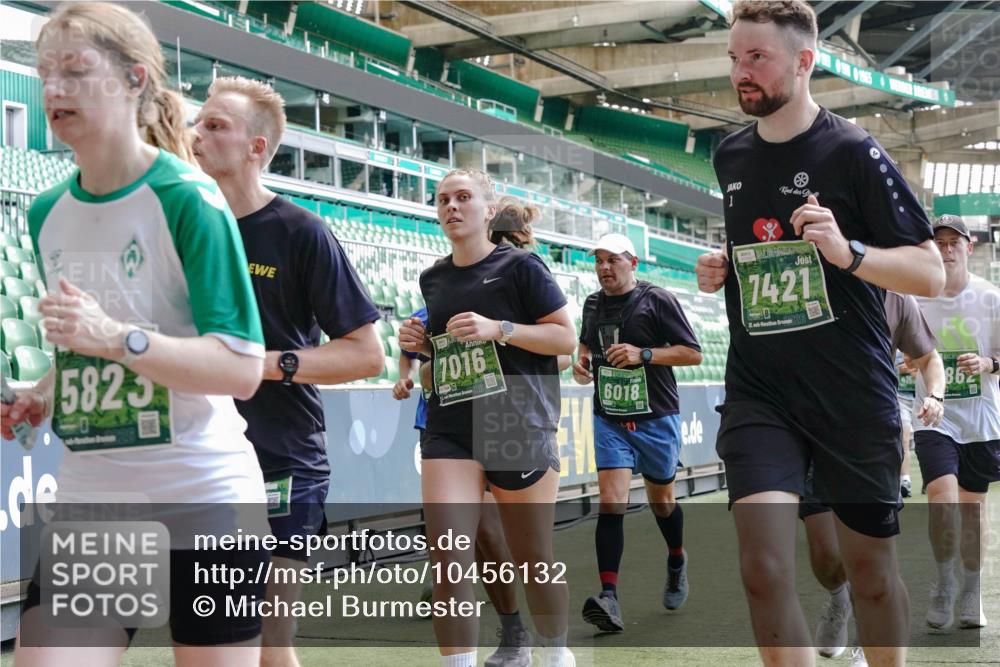 13.09.2026 - 21. swb-Marathon Bremen Michael Burmester http://msf.ph/oto/10456132 13.09.2026 13:11:11 Laufen im Stadion 164, 265, 373, 448, 581, 703, 843, 869, 984, 1113, 1180, 1435, 1738, 1849, 1851, 1855, 1867, 1894, 1936, 1952, 1967, 2202, 2248, 2268, 2281, 2284, 2299, 2330, 2333, 2339, 2342, 2353, 2375, 2426, 2432, 2443, 2530, 2531, 2553, 2573, 2589, 2654, 2659, 2669, 2673, 2682, 2714, 2717, 2784, 2785, 2804, 2819, 2822, 2836, 2850, 2907, 2920, 2932, 2976, 3026, 3027, 3063, 3079, 3082, 3086, 3089, 3122, 3159, 3174, 3207, 3208, 3291, 3328, 3349, 3352, 3370, 3409, 3410, 3470, 3549, 551 meine-sportfotos.de