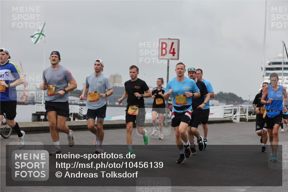 13.09.2026 - Kiel Lauf Andreas Tolksdorf http://msf.ph/oto/10456139 13.09.2026 11:56:46 Kiellinie 7878, 1315, 3880, 4, 8017, 1, 39, 375 meine-sportfotos.de