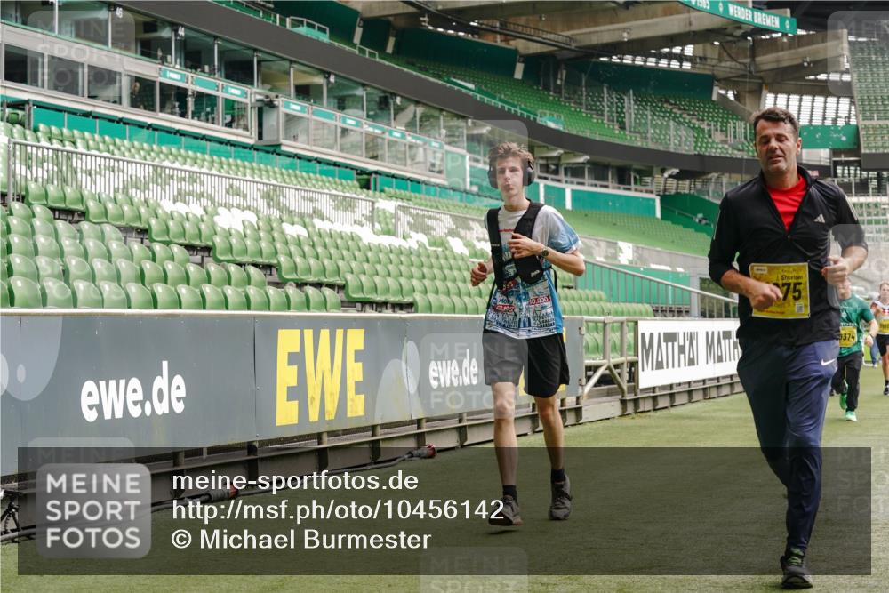 13.09.2026 - 21. swb-Marathon Bremen Michael Burmester http://msf.ph/oto/10456142 13.09.2026 10:33:02 Laufen im Stadion 10018, 10067, 10078, 10166, 10184, 10203, 10211, 10226, 10236, 10243, 10246, 10249, 10255, 10256, 10297, 10300, 10322, 10365, 10372, 10374, 10379, 10383, 10394, 10408, 10410, 10423, 10428, 10443, 10486, 10494, 10503, 10517, 10518, 10529, 10530, 10540, 10543, 10550, 10565, 10578, 10608, 10631, 10646, 10670, 10673, 10675, 10687, 10690, 10691, 10703, 10704, 10707, 10721, 10725, 10728, 10745, 10749, 10750, 10771, 10772, 10787, 10788, 10794, 10809 meine-sportfotos.de