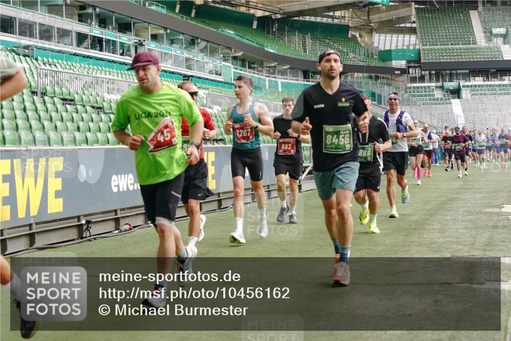 13.09.2026 - 21. swb-Marathon Bremen Michael Burmester http://msf.ph/oto/10456162 13.09.2026 12:53:21 Laufen im Stadion 102, 107, 145, 235, 313, 376, 472, 541, 560, 615, 616, 675, 683, 696, 740, 755, 792, 816, 827, 863, 982, 985, 987, 1033, 1056, 1076, 1207, 1232, 1252, 1297, 1419, 1433, 1445, 1468, 1492, 1528, 1542, 1551, 1646, 1664, 1704, 1707, 1814, 1955, 2007, 2008, 2043, 2055, 2203, 2280, 2350, 2362, 2401, 2422, 2454, 2480, 2498, 2499, 2623, 2701, 2767, 2820, 2858, 2882, 2913, 2971, 2997, 3085, 3149, 3236, 3336, 3362, 3413, 3448, 3566, 3830, 3899, 3988, 4283, 4475, 4573, 4605 meine-sportfotos.de