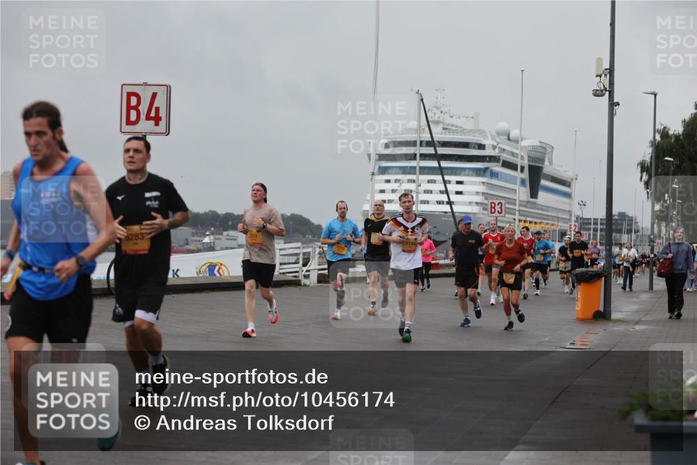 13.09.2026 - Kiel Lauf Andreas Tolksdorf http://msf.ph/oto/10456174 13.09.2026 11:56:49 Kiellinie 4, 283, 1145, 3 meine-sportfotos.de