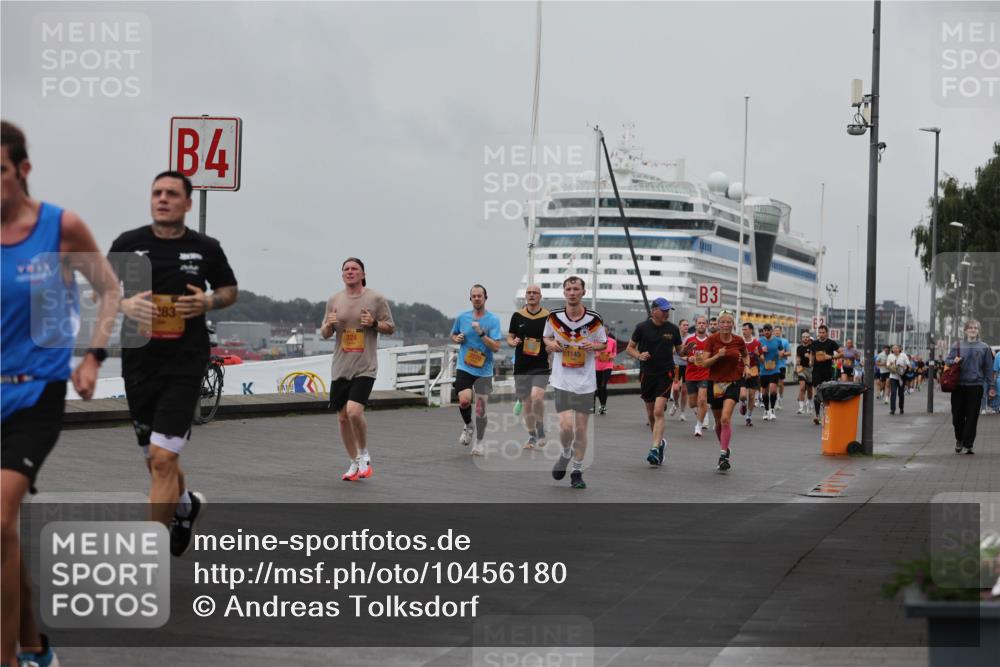 13.09.2026 - Kiel Lauf Andreas Tolksdorf http://msf.ph/oto/10456180 13.09.2026 11:56:49 Kiellinie 2833, 4, 83, 324, 3 meine-sportfotos.de