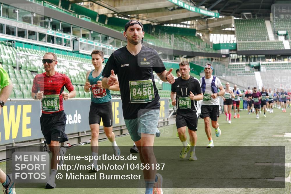 13.09.2026 - 21. swb-Marathon Bremen Michael Burmester http://msf.ph/oto/10456187 13.09.2026 12:53:21 Laufen im Stadion 102, 107, 145, 235, 313, 376, 472, 541, 560, 615, 616, 675, 683, 696, 740, 755, 792, 816, 827, 863, 982, 985, 987, 1033, 1056, 1076, 1207, 1232, 1252, 1297, 1419, 1433, 1445, 1468, 1492, 1528, 1542, 1551, 1646, 1664, 1704, 1707, 1814, 1955, 2007, 2008, 2043, 2055, 2203, 2280, 2350, 2362, 2401, 2422, 2454, 2480, 2498, 2499, 2623, 2701, 2767, 2820, 2858, 2882, 2913, 2971, 2997, 3085, 3149, 3236, 3336, 3362, 3413, 3448, 3566, 3830, 3899, 3988, 4283, 4475, 4573, 4605 meine-sportfotos.de