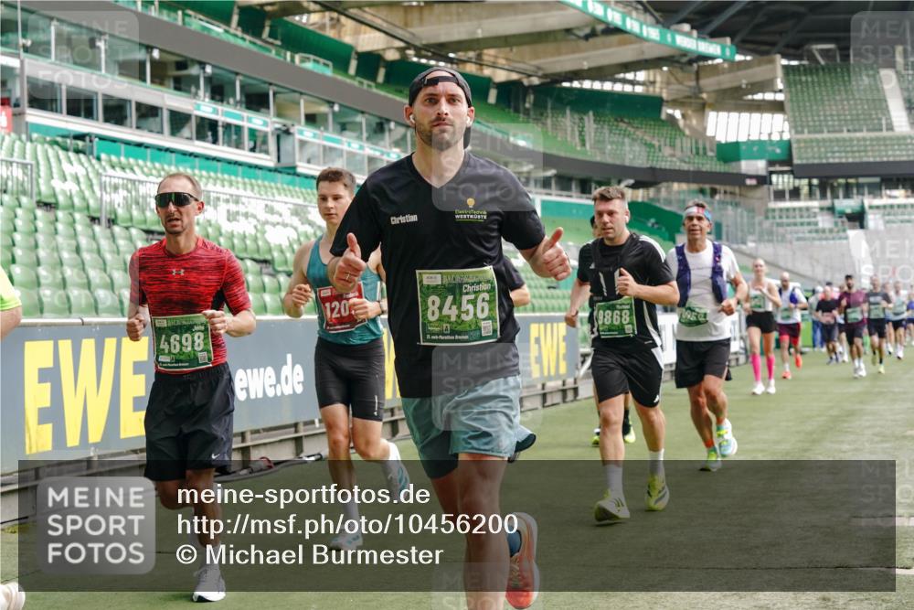 13.09.2026 - 21. swb-Marathon Bremen Michael Burmester http://msf.ph/oto/10456200 13.09.2026 12:53:22 Laufen im Stadion 102, 107, 145, 235, 313, 376, 472, 541, 560, 615, 616, 675, 683, 696, 740, 755, 792, 816, 827, 863, 982, 985, 987, 1033, 1056, 1076, 1207, 1232, 1252, 1297, 1419, 1433, 1445, 1468, 1492, 1528, 1542, 1551, 1646, 1664, 1704, 1707, 1814, 1955, 2007, 2008, 2043, 2055, 2203, 2280, 2350, 2362, 2401, 2422, 2454, 2480, 2498, 2499, 2623, 2701, 2767, 2820, 2858, 2882, 2913, 2971, 2997, 3085, 3149, 3236, 3336, 3362, 3413, 3448, 3566, 3830, 3899, 3988, 4283, 4475, 4605 meine-sportfotos.de