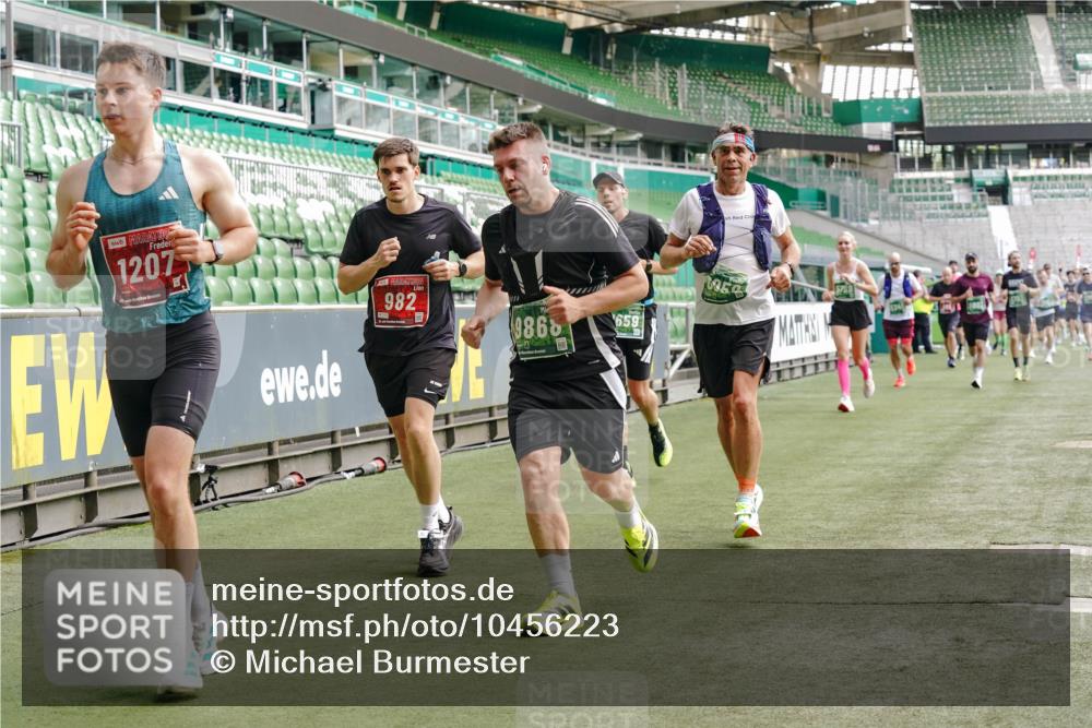 13.09.2026 - 21. swb-Marathon Bremen Michael Burmester http://msf.ph/oto/10456223 13.09.2026 12:53:22 Laufen im Stadion 102, 107, 145, 235, 313, 376, 472, 541, 560, 615, 616, 675, 683, 696, 740, 755, 792, 816, 827, 863, 982, 985, 987, 1033, 1056, 1076, 1207, 1232, 1252, 1297, 1419, 1433, 1445, 1468, 1492, 1528, 1542, 1551, 1646, 1664, 1704, 1707, 1814, 1955, 2007, 2008, 2043, 2055, 2203, 2280, 2350, 2362, 2401, 2422, 2454, 2480, 2498, 2499, 2623, 2701, 2767, 2820, 2858, 2882, 2913, 2971, 2997, 3085, 3149, 3236, 3336, 3362, 3413, 3448, 3566, 3830, 3899, 3988, 4283, 4475, 4605 meine-sportfotos.de