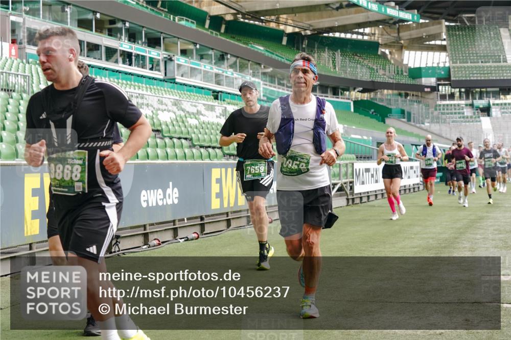 13.09.2026 - 21. swb-Marathon Bremen Michael Burmester http://msf.ph/oto/10456237 13.09.2026 12:53:23 Laufen im Stadion 102, 107, 145, 235, 313, 376, 472, 541, 560, 615, 616, 675, 683, 696, 740, 755, 792, 816, 827, 982, 985, 987, 1033, 1056, 1076, 1207, 1232, 1252, 1297, 1419, 1433, 1445, 1468, 1492, 1528, 1542, 1551, 1646, 1664, 1704, 1707, 1814, 1955, 2007, 2008, 2043, 2055, 2203, 2280, 2350, 2362, 2401, 2422, 2454, 2480, 2498, 2499, 2623, 2701, 2767, 2820, 2824, 2858, 2882, 2913, 2971, 2997, 3085, 3149, 3236, 3336, 3362, 3413, 3448, 3830, 3899, 3988, 4283, 4475, 4605 meine-sportfotos.de