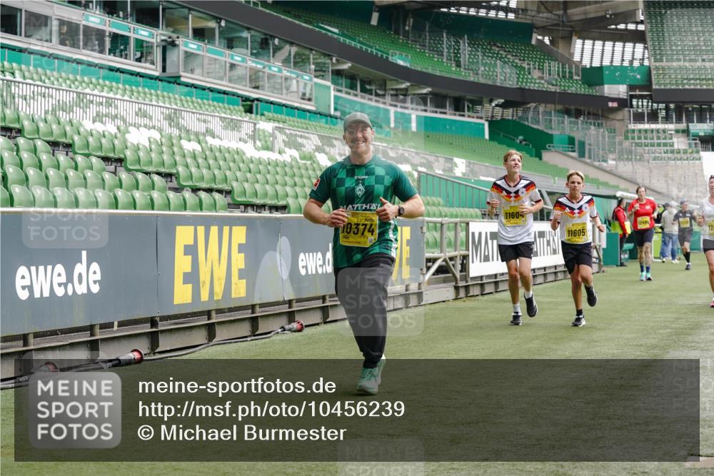 13.09.2026 - 21. swb-Marathon Bremen Michael Burmester http://msf.ph/oto/10456239 13.09.2026 10:33:06 Laufen im Stadion 10018, 10067, 10078, 10166, 10184, 10203, 10211, 10226, 10236, 10243, 10246, 10249, 10255, 10256, 10297, 10300, 10322, 10365, 10372, 10374, 10379, 10383, 10394, 10408, 10410, 10423, 10428, 10443, 10486, 10494, 10503, 10517, 10518, 10530, 10540, 10543, 10550, 10565, 10578, 10608, 10631, 10646, 10670, 10673, 10675, 10687, 10690, 10691, 10703, 10704, 10707, 10721, 10725, 10728, 10745, 10749, 10750, 10771, 10772, 10787, 10788, 10794, 10809 meine-sportfotos.de