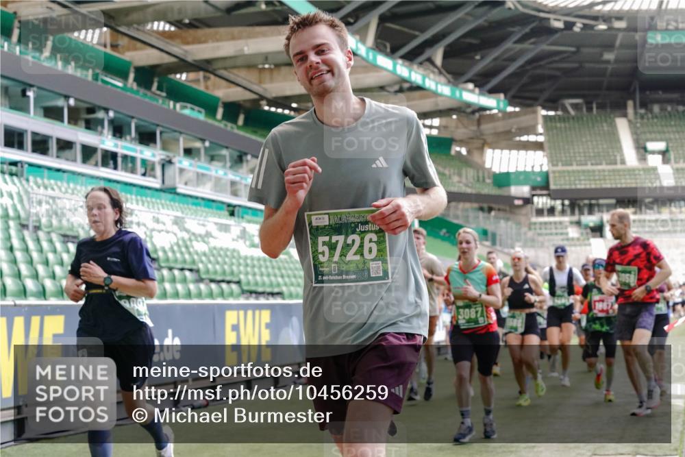 13.09.2026 - 21. swb-Marathon Bremen Michael Burmester http://msf.ph/oto/10456259 13.09.2026 13:11:14 Laufen im Stadion 265, 373, 581, 703, 843, 869, 984, 1113, 1180, 1435, 1738, 1849, 1851, 1855, 1867, 1894, 1936, 1952, 1967, 2202, 2248, 2268, 2281, 2284, 2299, 2330, 2333, 2339, 2342, 2353, 2375, 2426, 2432, 2443, 2530, 2531, 2553, 2589, 2654, 2659, 2669, 2673, 2682, 2714, 2717, 2784, 2785, 2804, 2819, 2822, 2836, 2850, 2907, 2920, 2932, 2976, 3026, 3027, 3063, 3079, 3082, 3086, 3089, 3122, 3159, 3174, 3207, 3208, 3291, 3328, 3349, 3352, 3370, 3409, 3410, 3470, 3549, 551 meine-sportfotos.de