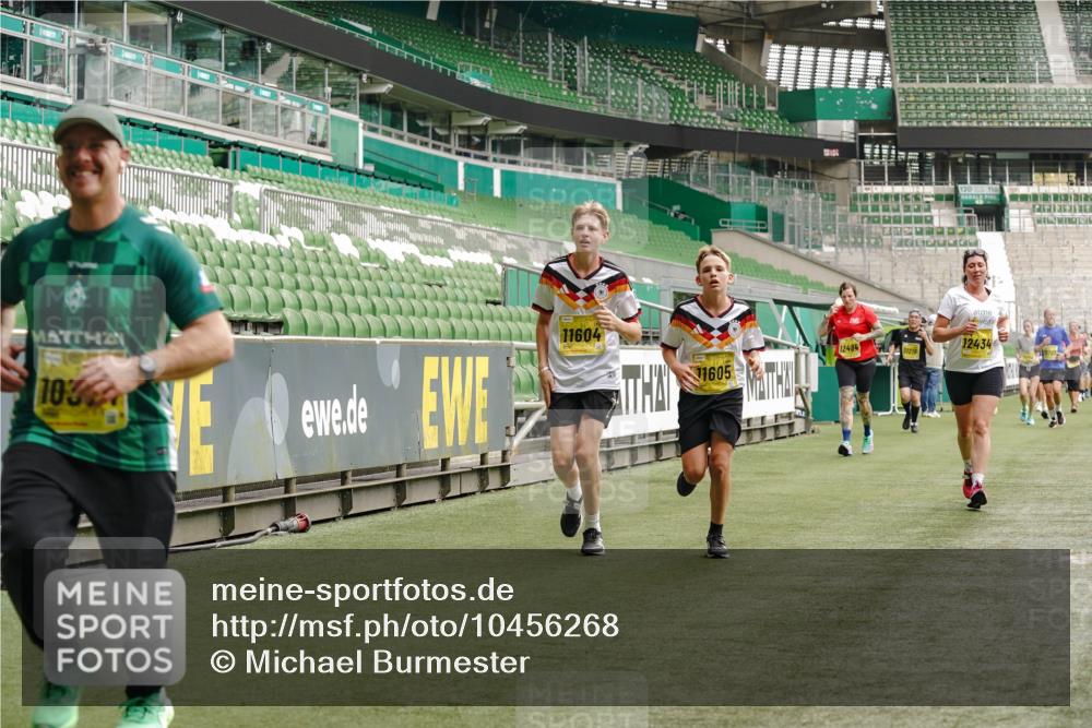 13.09.2026 - 21. swb-Marathon Bremen Michael Burmester http://msf.ph/oto/10456268 13.09.2026 10:33:07 Laufen im Stadion 10018, 10067, 10078, 10166, 10184, 10203, 10211, 10226, 10236, 10243, 10246, 10249, 10255, 10256, 10297, 10300, 10322, 10355, 10365, 10372, 10374, 10379, 10383, 10394, 10408, 10410, 10423, 10428, 10443, 10486, 10494, 10503, 10517, 10518, 10530, 10540, 10543, 10550, 10565, 10578, 10608, 10631, 10646, 10670, 10673, 10675, 10687, 10690, 10691, 10703, 10707, 10721, 10725, 10728, 10745, 10749, 10750, 10771, 10772, 10787, 10788, 10794, 10809 meine-sportfotos.de