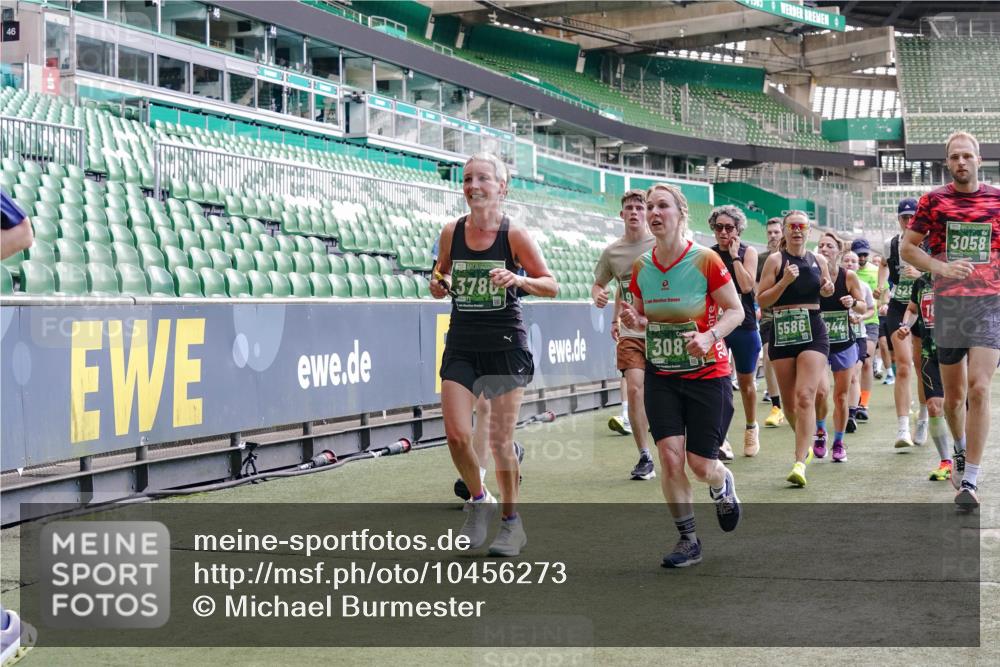 13.09.2026 - 21. swb-Marathon Bremen Michael Burmester http://msf.ph/oto/10456273 13.09.2026 13:11:14 Laufen im Stadion 265, 373, 581, 703, 843, 869, 984, 1113, 1180, 1435, 1738, 1849, 1851, 1855, 1867, 1894, 1936, 1952, 1967, 2202, 2248, 2268, 2281, 2284, 2299, 2330, 2333, 2339, 2342, 2353, 2375, 2426, 2432, 2443, 2530, 2531, 2553, 2589, 2654, 2659, 2669, 2673, 2682, 2714, 2717, 2784, 2785, 2804, 2819, 2822, 2836, 2850, 2907, 2920, 2932, 2976, 3026, 3027, 3063, 3079, 3082, 3086, 3089, 3122, 3159, 3174, 3207, 3208, 3291, 3328, 3349, 3352, 3370, 3409, 3410, 3470, 3549, 551 meine-sportfotos.de
