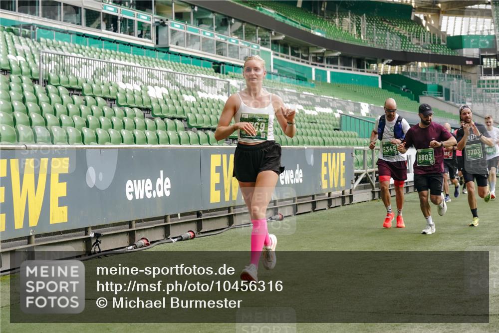 13.09.2026 - 21. swb-Marathon Bremen Michael Burmester http://msf.ph/oto/10456316 13.09.2026 12:53:26 Laufen im Stadion 102, 107, 145, 313, 376, 385, 472, 481, 541, 560, 615, 616, 675, 683, 696, 740, 755, 792, 816, 827, 982, 985, 987, 1033, 1056, 1076, 1207, 1232, 1252, 1297, 1419, 1433, 1445, 1468, 1492, 1528, 1542, 1551, 1631, 1646, 1664, 1704, 1707, 1814, 1955, 2007, 2008, 2043, 2055, 2203, 2280, 2350, 2362, 2401, 2422, 2454, 2480, 2498, 2499, 2623, 2701, 2767, 2820, 2824, 2858, 2882, 2913, 2971, 2997, 3054, 3085, 3149, 3236, 3336, 3362, 3413, 3448, 3830, 3899, 3988, 4283, 4475, 4605 meine-sportfotos.de