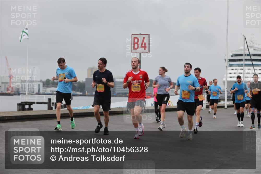 13.09.2026 - Kiel Lauf Andreas Tolksdorf http://msf.ph/oto/10456328 13.09.2026 11:56:58 Kiellinie 16, 4, 2504, 10675, 2258 meine-sportfotos.de