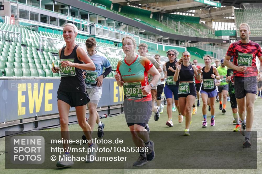 13.09.2026 - 21. swb-Marathon Bremen Michael Burmester http://msf.ph/oto/10456336 13.09.2026 13:11:15 Laufen im Stadion 265, 373, 581, 703, 843, 869, 984, 1113, 1180, 1435, 1738, 1849, 1851, 1855, 1867, 1894, 1936, 1952, 1967, 2202, 2248, 2268, 2281, 2284, 2299, 2330, 2333, 2339, 2342, 2353, 2375, 2426, 2432, 2443, 2530, 2531, 2553, 2589, 2654, 2659, 2669, 2673, 2682, 2714, 2717, 2784, 2785, 2804, 2819, 2822, 2836, 2850, 2907, 2920, 2932, 2976, 3026, 3027, 3063, 3079, 3082, 3086, 3089, 3122, 3159, 3174, 3207, 3208, 3291, 3328, 3349, 3352, 3370, 3409, 3410, 3470, 3549, 551 meine-sportfotos.de