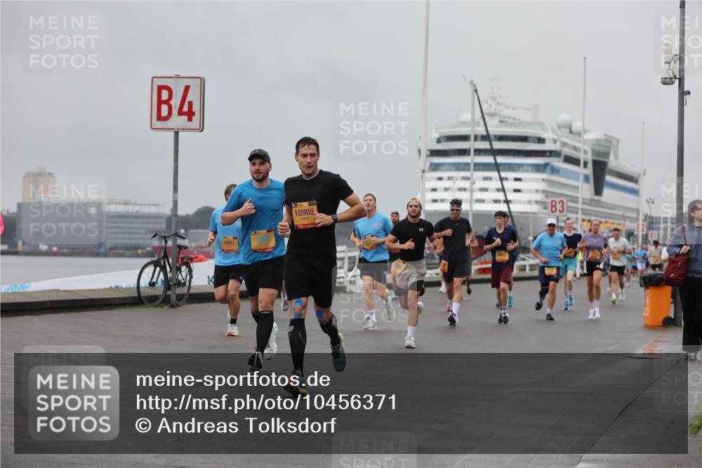13.09.2026 - Kiel Lauf Andreas Tolksdorf http://msf.ph/oto/10456371 13.09.2026 11:57:01 Kiellinie 4, 9903, 10985, 3 meine-sportfotos.de
