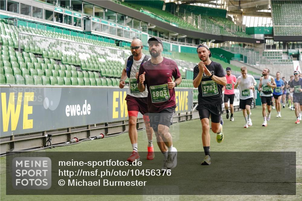 13.09.2026 - 21. swb-Marathon Bremen Michael Burmester http://msf.ph/oto/10456376 13.09.2026 12:53:28 Laufen im Stadion 102, 107, 145, 313, 376, 385, 472, 481, 541, 560, 615, 616, 666, 675, 683, 696, 740, 755, 792, 816, 827, 982, 985, 987, 1033, 1056, 1076, 1207, 1232, 1252, 1297, 1419, 1433, 1445, 1468, 1492, 1528, 1542, 1551, 1631, 1646, 1664, 1704, 1707, 1814, 1955, 2007, 2008, 2043, 2055, 2203, 2280, 2350, 2362, 2401, 2422, 2454, 2480, 2498, 2499, 2623, 2701, 2767, 2820, 2824, 2858, 2882, 2913, 2971, 2997, 3054, 3085, 3149, 3236, 3336, 3362, 3413, 3448, 3830, 3899, 3988, 4283, 4475, 4605 meine-sportfotos.de