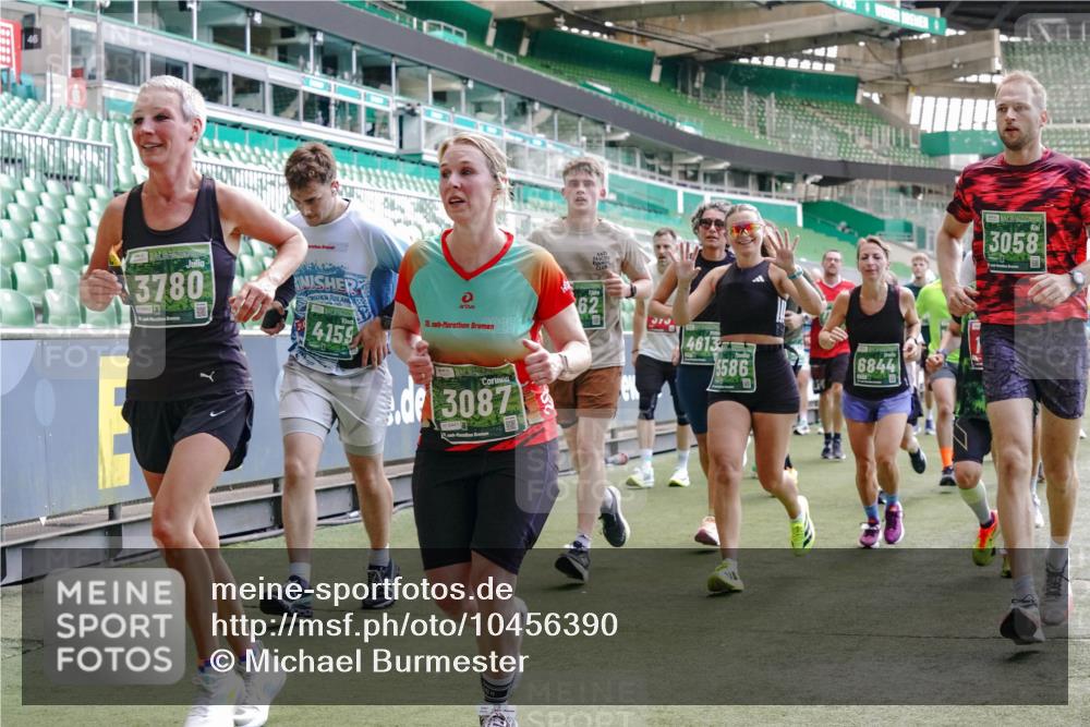 13.09.2026 - 21. swb-Marathon Bremen Michael Burmester http://msf.ph/oto/10456390 13.09.2026 13:11:16 Laufen im Stadion 265, 373, 581, 703, 843, 869, 984, 1113, 1180, 1226, 1435, 1738, 1849, 1851, 1855, 1867, 1894, 1936, 1952, 1967, 2202, 2248, 2268, 2281, 2284, 2299, 2330, 2333, 2339, 2342, 2353, 2375, 2426, 2432, 2443, 2530, 2531, 2553, 2589, 2654, 2659, 2669, 2673, 2682, 2714, 2717, 2784, 2785, 2804, 2819, 2822, 2836, 2850, 2907, 2920, 2932, 2976, 3026, 3027, 3063, 3079, 3082, 3086, 3089, 3122, 3159, 3174, 3207, 3208, 3291, 3328, 3349, 3352, 3370, 3409, 3410, 3470, 3549, 551 meine-sportfotos.de