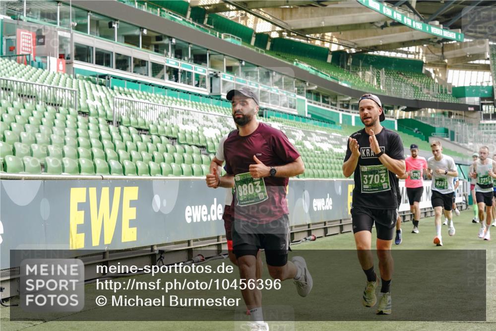 13.09.2026 - 21. swb-Marathon Bremen Michael Burmester http://msf.ph/oto/10456396 13.09.2026 12:53:29 Laufen im Stadion 102, 107, 145, 313, 376, 385, 472, 481, 541, 560, 615, 616, 666, 675, 683, 696, 740, 755, 792, 816, 827, 982, 985, 987, 1033, 1056, 1076, 1207, 1232, 1252, 1297, 1419, 1433, 1445, 1468, 1492, 1528, 1542, 1551, 1631, 1646, 1664, 1704, 1707, 1814, 1955, 2007, 2043, 2055, 2203, 2280, 2350, 2362, 2401, 2422, 2454, 2480, 2498, 2499, 2623, 2701, 2767, 2820, 2824, 2858, 2882, 2913, 2971, 2997, 3054, 3085, 3149, 3236, 3336, 3362, 3413, 3448, 3830, 3899, 3988, 4283, 4475, 4605 meine-sportfotos.de