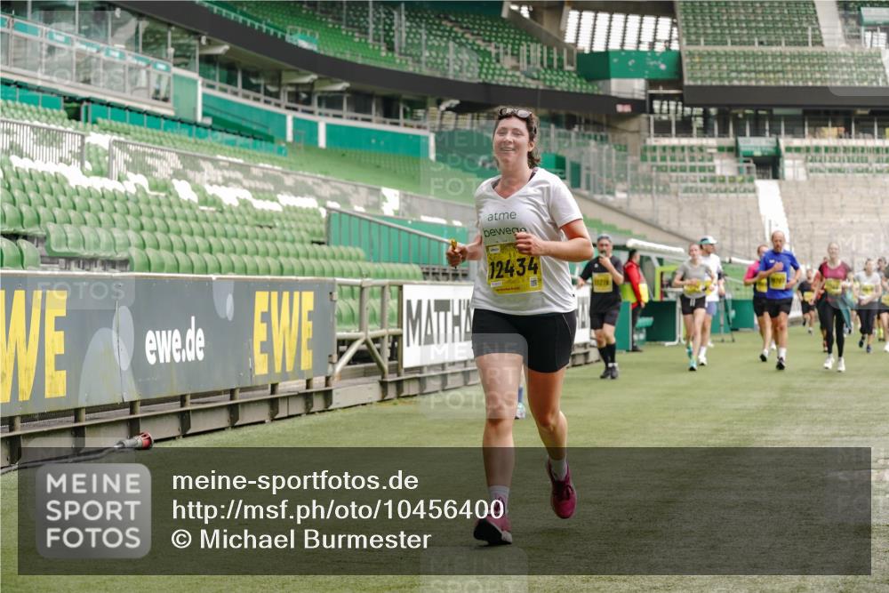 13.09.2026 - 21. swb-Marathon Bremen Michael Burmester http://msf.ph/oto/10456400 13.09.2026 10:33:11 Laufen im Stadion 10018, 10067, 10078, 10166, 10184, 10203, 10211, 10226, 10236, 10243, 10246, 10249, 10255, 10256, 10297, 10300, 10322, 10355, 10365, 10372, 10374, 10379, 10383, 10394, 10408, 10410, 10423, 10428, 10443, 10486, 10494, 10503, 10517, 10518, 10530, 10540, 10543, 10550, 10565, 10578, 10604, 10608, 10646, 10670, 10673, 10675, 10687, 10690, 10691, 10699, 10703, 10707, 10721, 10725, 10728, 10745, 10749, 10750, 10771, 10772, 10787, 10788, 10794, 10809 meine-sportfotos.de