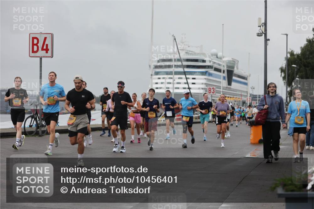 13.09.2026 - Kiel Lauf Andreas Tolksdorf http://msf.ph/oto/10456401 13.09.2026 11:57:03 Kiellinie 4, 2083, 6502, 3 meine-sportfotos.de