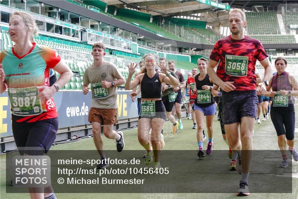 13.09.2026 - 21. swb-Marathon Bremen Michael Burmester http://msf.ph/oto/10456405 13.09.2026 13:11:16 Laufen im Stadion 265, 373, 581, 703, 843, 869, 984, 1113, 1180, 1226, 1435, 1738, 1849, 1851, 1855, 1867, 1894, 1936, 1952, 1967, 2202, 2248, 2268, 2281, 2284, 2299, 2330, 2333, 2339, 2342, 2353, 2375, 2426, 2432, 2443, 2530, 2531, 2553, 2589, 2654, 2659, 2669, 2673, 2682, 2714, 2717, 2784, 2785, 2804, 2819, 2822, 2836, 2850, 2907, 2920, 2932, 2976, 3026, 3027, 3063, 3079, 3082, 3086, 3089, 3122, 3159, 3174, 3207, 3208, 3291, 3328, 3349, 3352, 3370, 3409, 3410, 3470, 3549, 551 meine-sportfotos.de