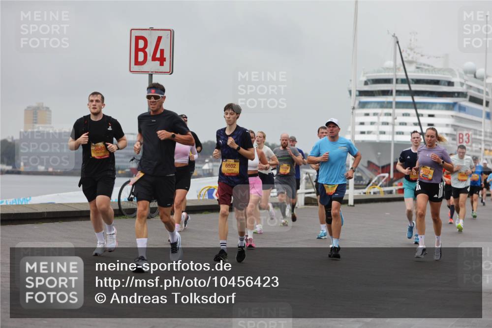 13.09.2026 - Kiel Lauf Andreas Tolksdorf http://msf.ph/oto/10456423 13.09.2026 11:57:06 Kiellinie 5881, 4, 6502, 12518, 1972, 3 meine-sportfotos.de