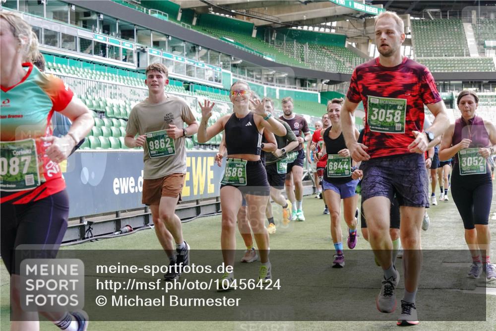 13.09.2026 - 21. swb-Marathon Bremen Michael Burmester http://msf.ph/oto/10456424 13.09.2026 13:11:16 Laufen im Stadion 265, 373, 581, 703, 843, 869, 984, 1113, 1180, 1226, 1435, 1738, 1849, 1851, 1855, 1867, 1894, 1936, 1952, 1967, 2202, 2248, 2268, 2281, 2284, 2299, 2330, 2333, 2339, 2342, 2353, 2375, 2426, 2432, 2443, 2530, 2531, 2553, 2589, 2654, 2659, 2669, 2673, 2682, 2714, 2717, 2784, 2785, 2804, 2819, 2822, 2836, 2850, 2907, 2920, 2932, 2976, 3026, 3027, 3063, 3079, 3082, 3086, 3089, 3122, 3159, 3174, 3207, 3208, 3291, 3328, 3349, 3352, 3370, 3409, 3410, 3470, 3549, 551 meine-sportfotos.de