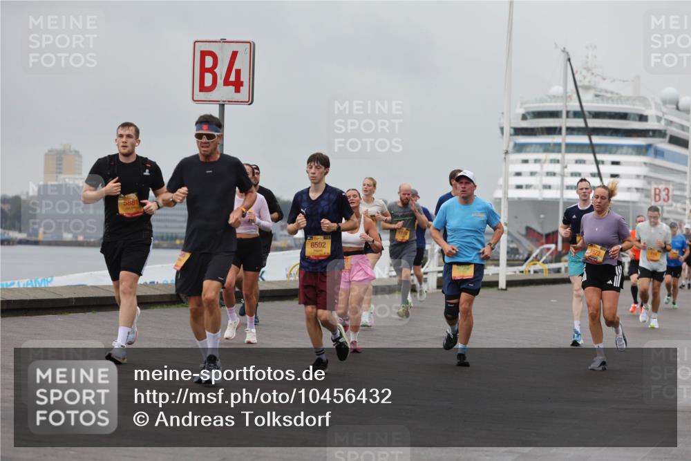 13.09.2026 - Kiel Lauf Andreas Tolksdorf http://msf.ph/oto/10456432 13.09.2026 11:57:06 Kiellinie 5881, 4, 6502, 3 meine-sportfotos.de