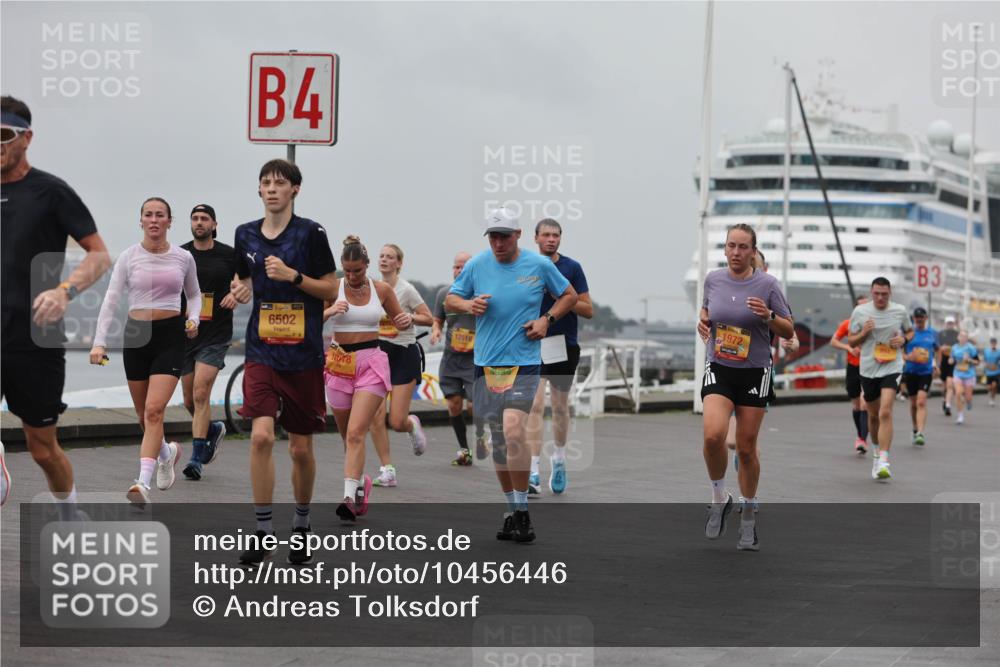 13.09.2026 - Kiel Lauf Andreas Tolksdorf http://msf.ph/oto/10456446 13.09.2026 11:57:07 Kiellinie 4, 6502, 78, 12518, 4554, 1972, 3 meine-sportfotos.de