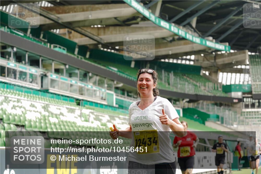 13.09.2026 - 21. swb-Marathon Bremen Michael Burmester http://msf.ph/oto/10456451 13.09.2026 10:33:12 Laufen im Stadion 10018, 10067, 10078, 10166, 10184, 10203, 10211, 10226, 10236, 10243, 10246, 10249, 10255, 10256, 10297, 10300, 10322, 10355, 10365, 10372, 10374, 10379, 10383, 10394, 10408, 10410, 10423, 10428, 10443, 10486, 10494, 10503, 10517, 10518, 10530, 10540, 10543, 10550, 10565, 10578, 10604, 10608, 10646, 10668, 10670, 10673, 10675, 10687, 10690, 10691, 10699, 10703, 10707, 10721, 10728, 10745, 10749, 10750, 10771, 10772, 10787, 10788, 10794, 10809 meine-sportfotos.de