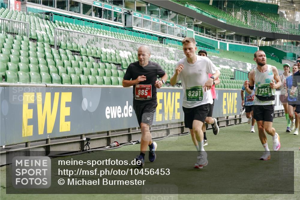 13.09.2026 - 21. swb-Marathon Bremen Michael Burmester http://msf.ph/oto/10456453 13.09.2026 12:53:31 Laufen im Stadion 102, 107, 145, 189, 313, 376, 385, 472, 481, 541, 560, 615, 616, 666, 675, 683, 696, 740, 755, 792, 816, 827, 982, 985, 987, 1033, 1056, 1076, 1207, 1232, 1252, 1297, 1419, 1433, 1445, 1468, 1528, 1542, 1551, 1631, 1646, 1658, 1664, 1704, 1707, 1814, 2007, 2043, 2055, 2203, 2280, 2350, 2362, 2401, 2422, 2454, 2480, 2498, 2499, 2623, 2701, 2767, 2820, 2824, 2858, 2882, 2913, 2962, 2971, 2997, 3054, 3085, 3149, 3236, 3336, 3362, 3413, 3448, 3830, 3988, 4283, 4475, 4605 meine-sportfotos.de