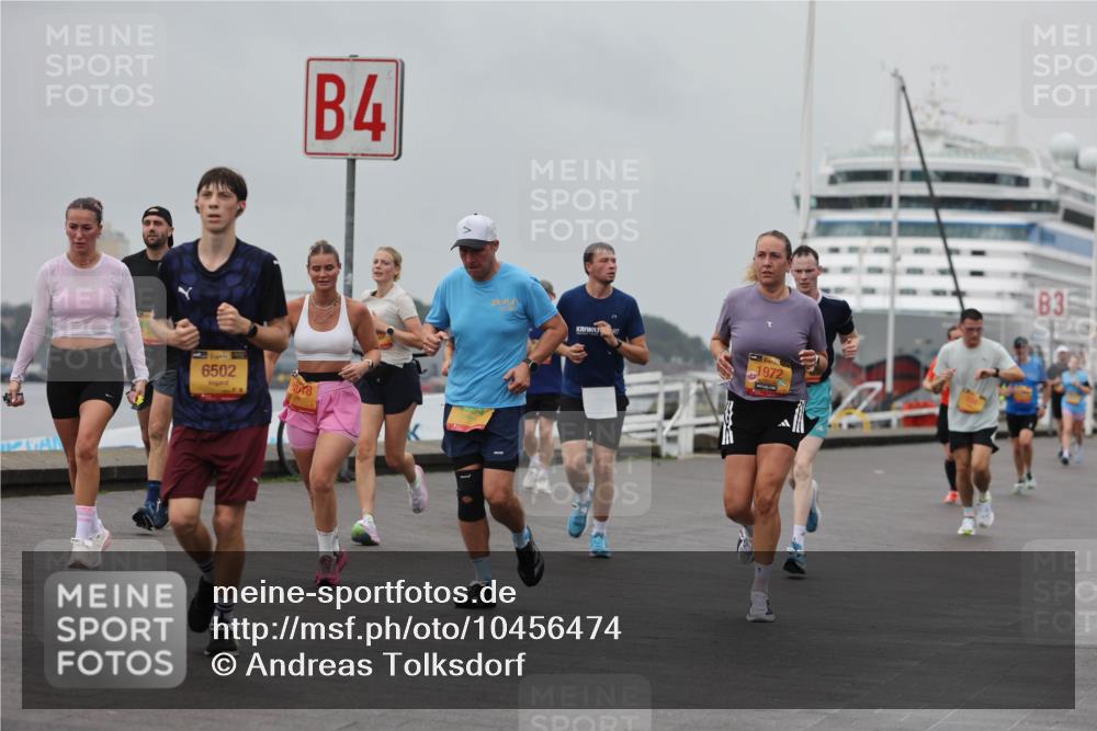 13.09.2026 - Kiel Lauf Andreas Tolksdorf http://msf.ph/oto/10456474 13.09.2026 11:57:08 Kiellinie 6502, 4, 1972, 3 meine-sportfotos.de