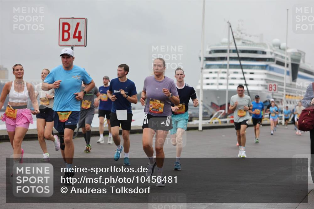 13.09.2026 - Kiel Lauf Andreas Tolksdorf http://msf.ph/oto/10456481 13.09.2026 11:57:08 Kiellinie 1078, 4, 1972, 342, 12113, 12518, 3 meine-sportfotos.de