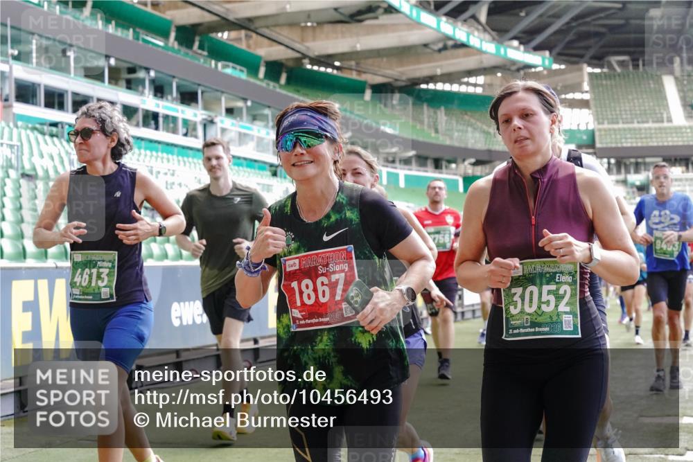 13.09.2026 - 21. swb-Marathon Bremen Michael Burmester http://msf.ph/oto/10456493 13.09.2026 13:11:18 Laufen im Stadion 265, 373, 581, 703, 843, 869, 984, 1113, 1180, 1226, 1435, 1738, 1849, 1851, 1855, 1867, 1894, 1936, 1952, 1967, 2202, 2248, 2268, 2281, 2284, 2299, 2330, 2333, 2339, 2342, 2353, 2375, 2426, 2432, 2443, 2530, 2531, 2553, 2589, 2654, 2659, 2669, 2673, 2682, 2714, 2784, 2785, 2804, 2819, 2822, 2836, 2850, 2907, 2920, 2932, 2976, 3026, 3027, 3063, 3079, 3082, 3086, 3089, 3122, 3159, 3174, 3207, 3208, 3308, 3328, 3349, 3352, 3370, 3409, 3410, 3470, 3549, 551 meine-sportfotos.de