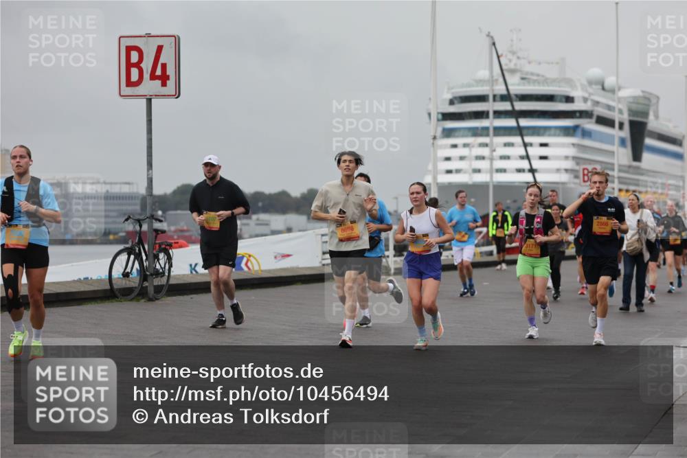 13.09.2026 - Kiel Lauf Andreas Tolksdorf http://msf.ph/oto/10456494 13.09.2026 11:57:22 Kiellinie 4, 8698, 3171, 2866 meine-sportfotos.de